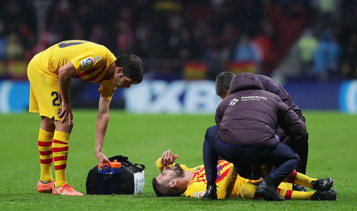 Gerard Piqué, hurting on the lawn of Wanda Metropolitano