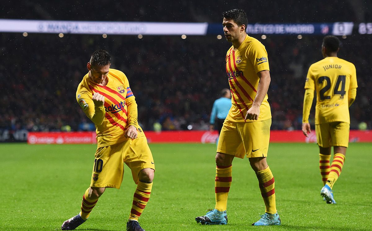 Leo Messi y Luis Suárez, celebrando el gol contra el Atlético en el Wanda