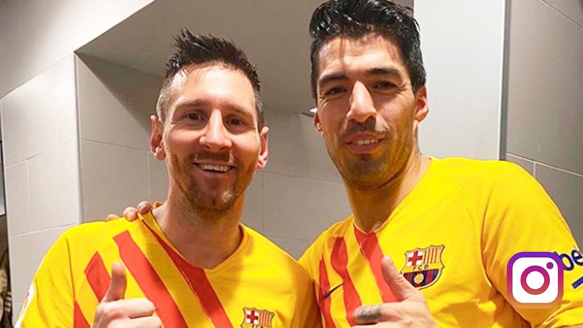 Leo Messi and Luis Suárez, posing with a sunrise in Instagram