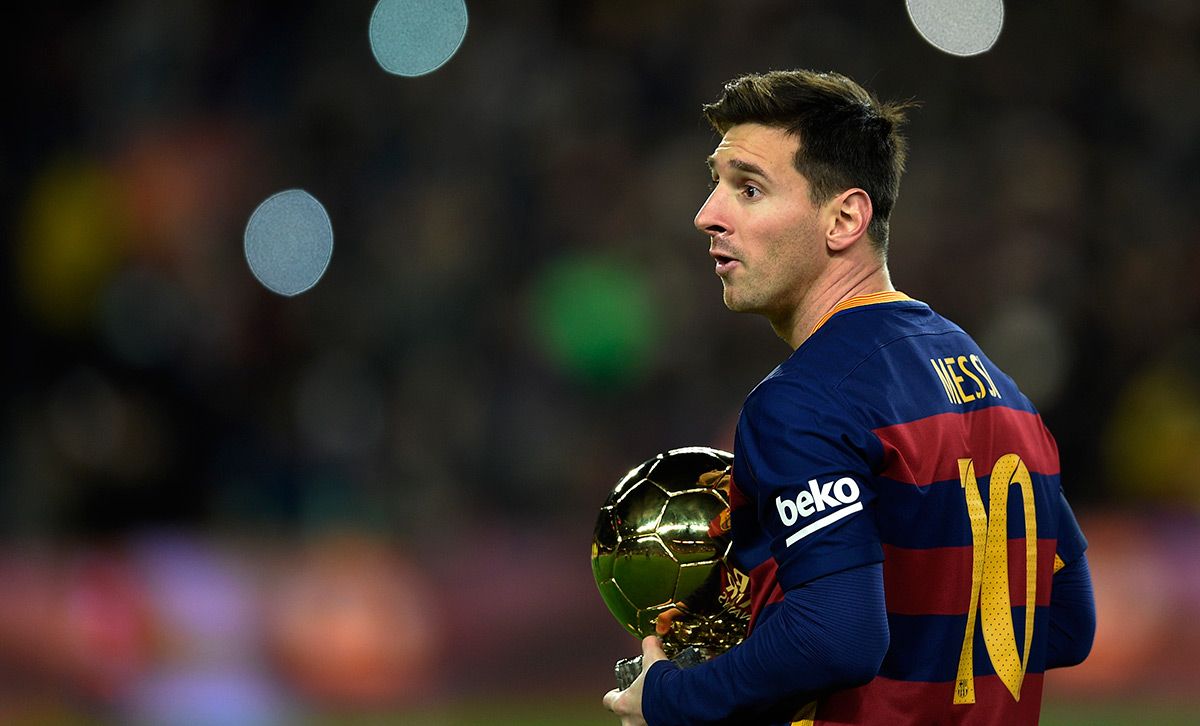 Leo Messi, with the Golden Ball in the hands in an image of archive