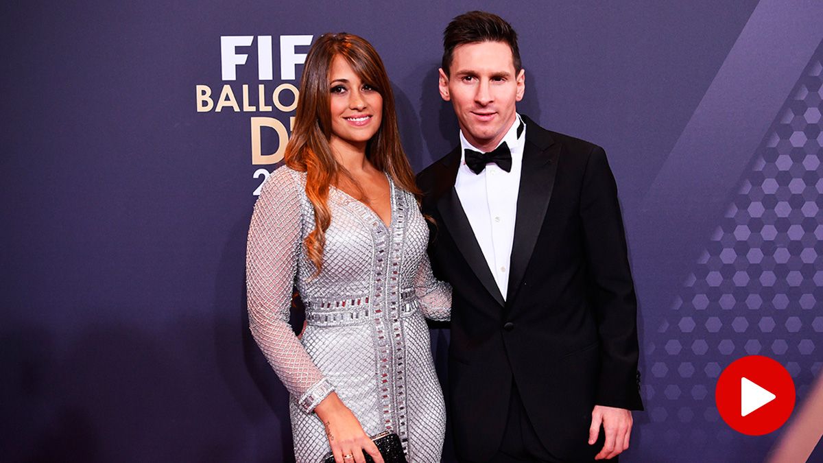 Leo Messi and Antonella Rocuzzo, together in the ceremony of the Golden Ball