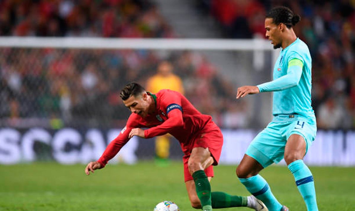 Cristiano Ronaldo, junto a Virgil van Dijk