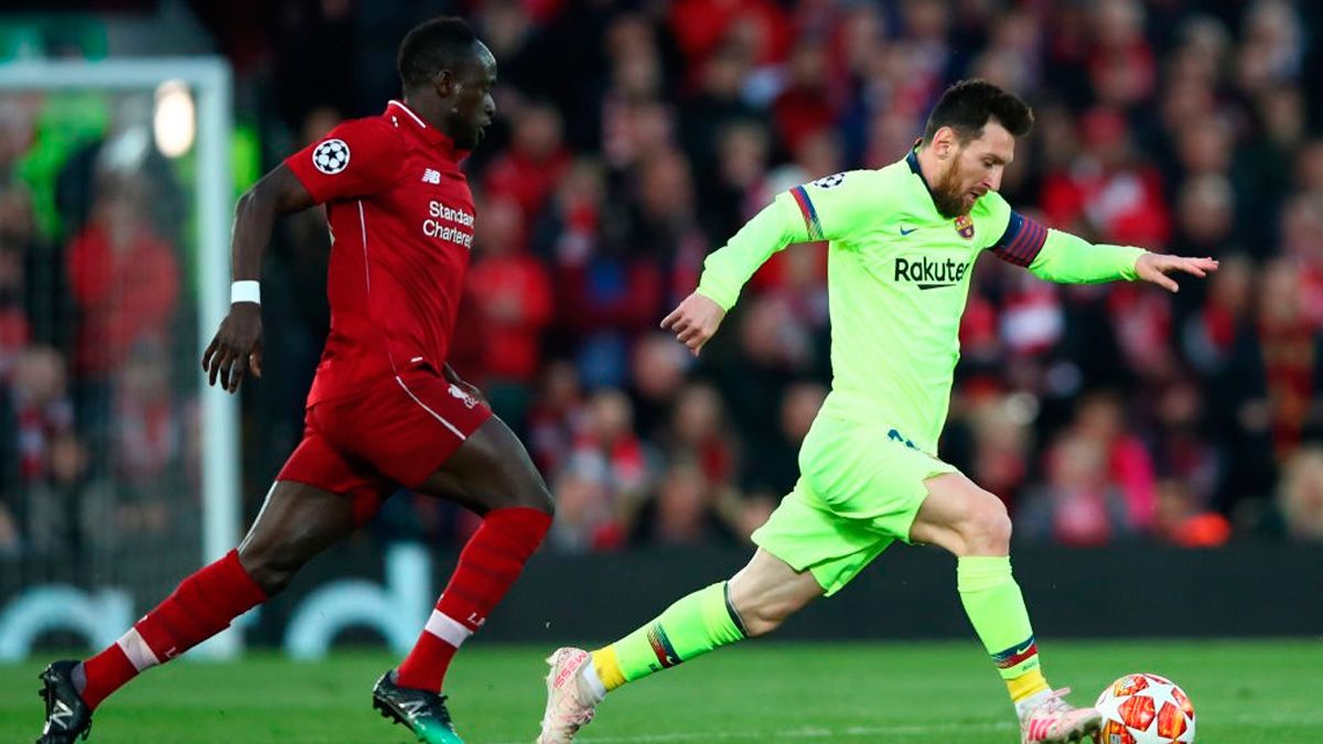 Sadio Mané and Leo Messi in a Champions League match