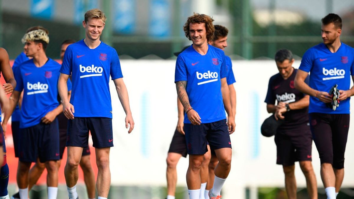Frenkie de Jong y Antoine Griezmann en un entrenamiento del Barça