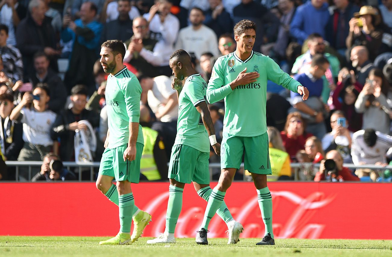 Varane celebra el 1-0 contra el Espanyol