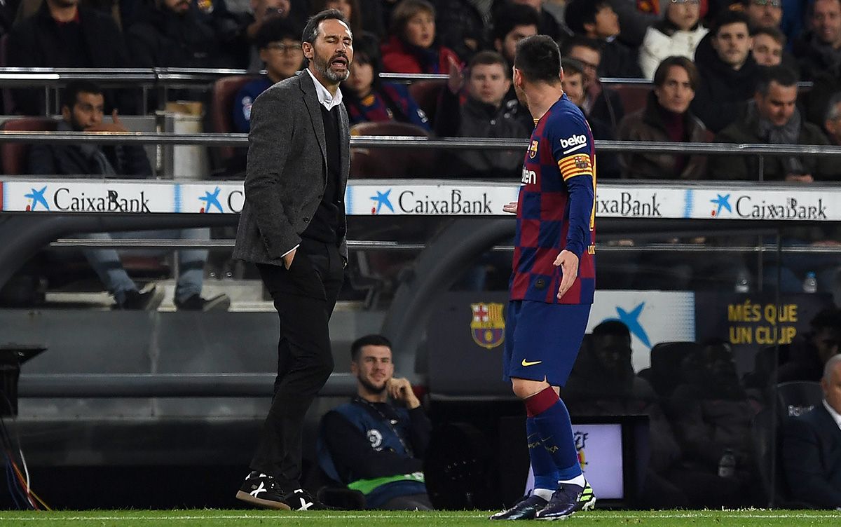 Messi y Vicente Moreno, cara a cara tras una falta muy clara