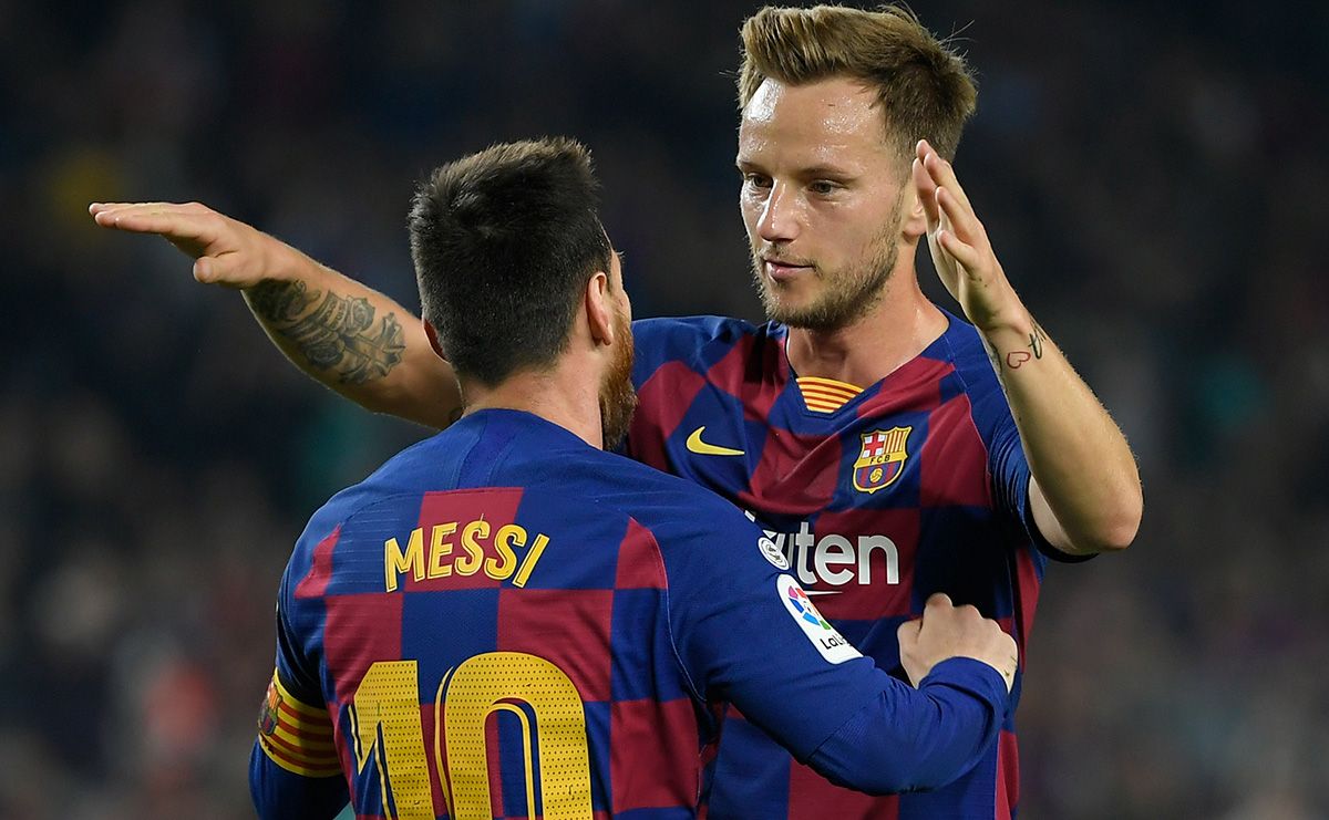 Rakitic and Messi, celebrating a goal against the Mallorca