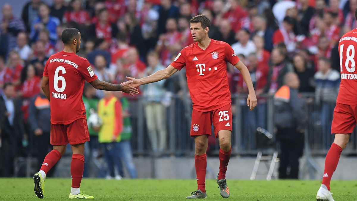 Thiago Alcántara and Thomas Müller in a match of Bayern Munich