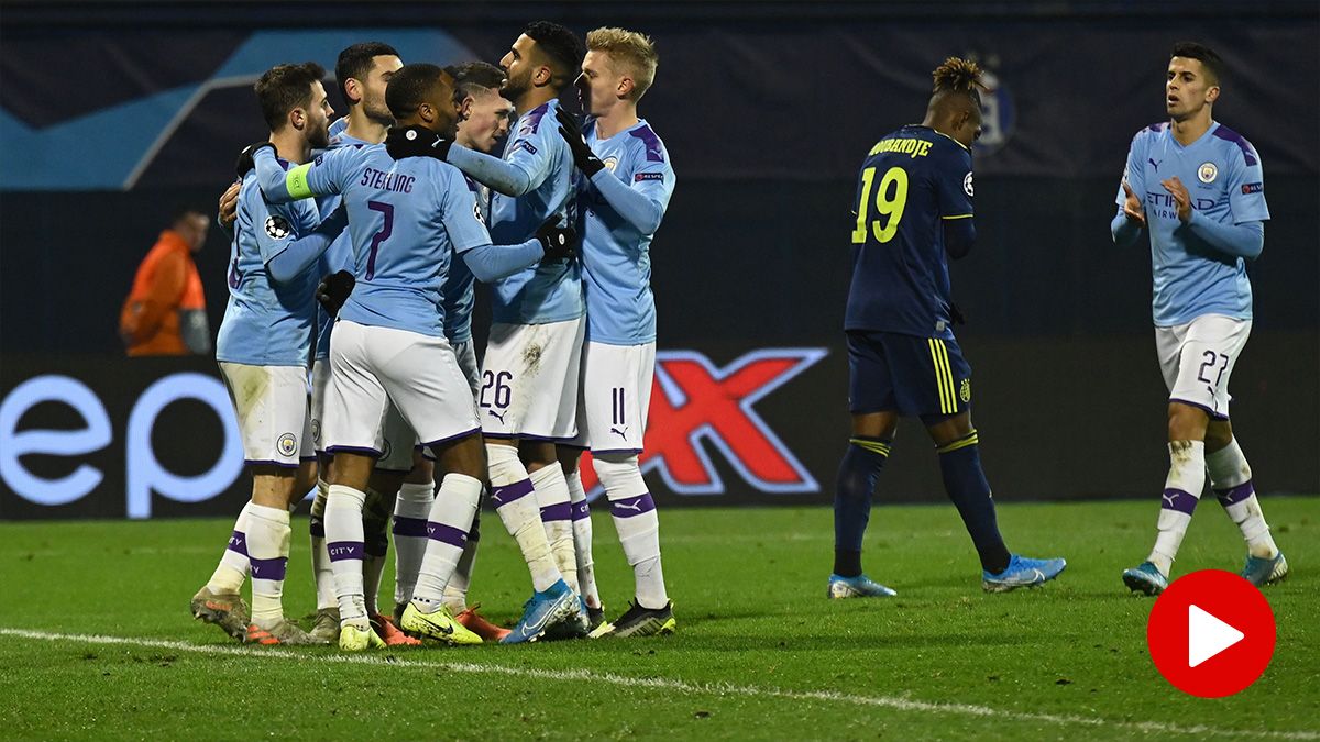 The players of Manchester City celebrate a goal against Dinamo Zagreb