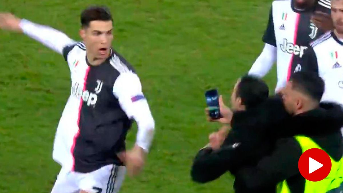 Cristiano Ronaldo, reaccionando de forma agresiva contra un aficionado