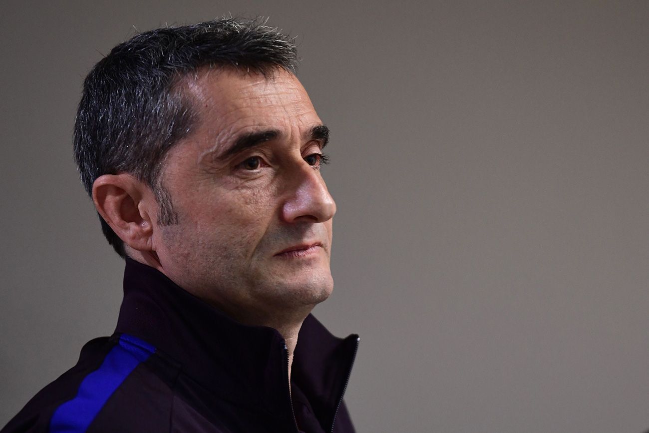 Ernesto Valverde leaves  of a press conference