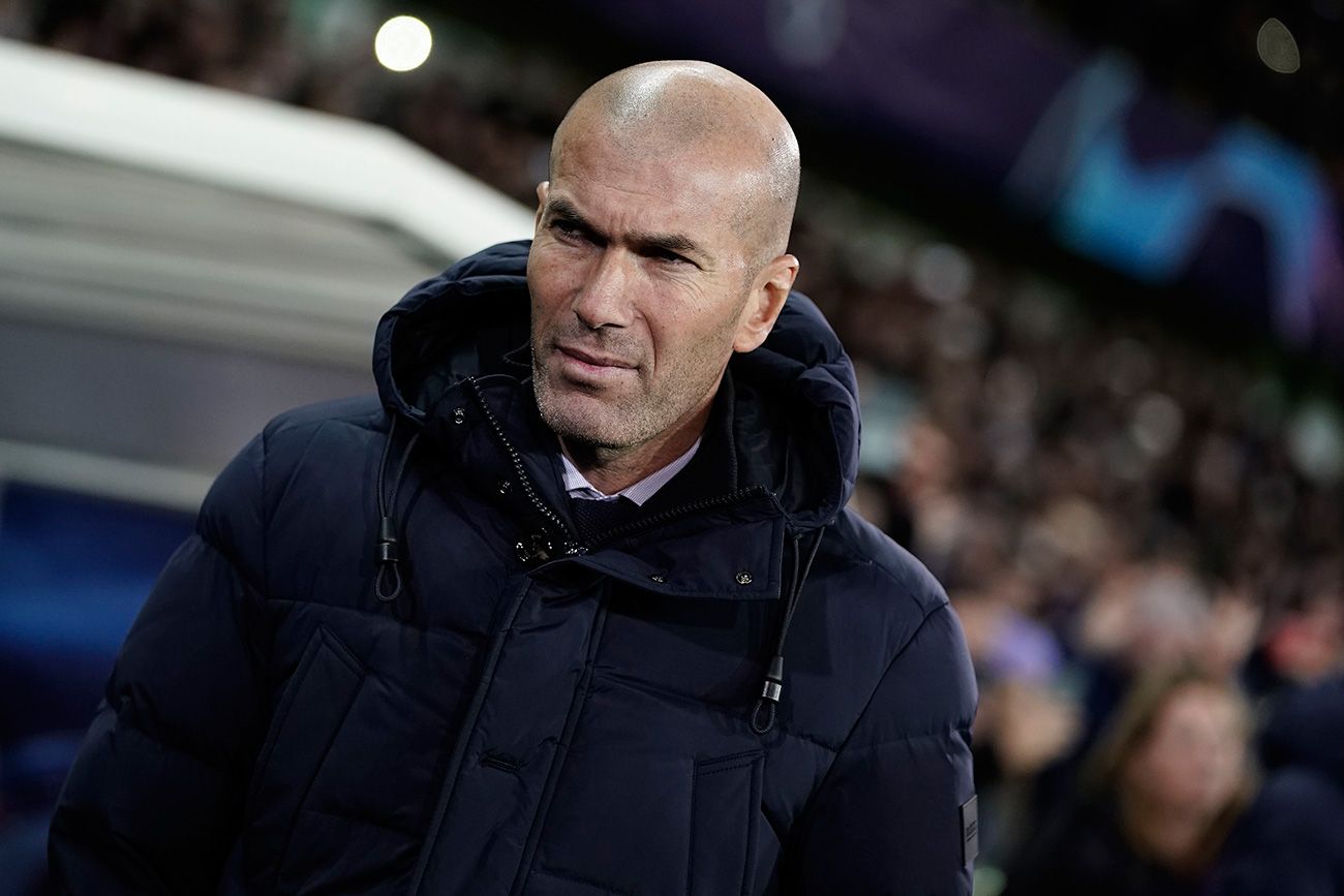 Zidane en el banquillo del Madrid contra el Brujas