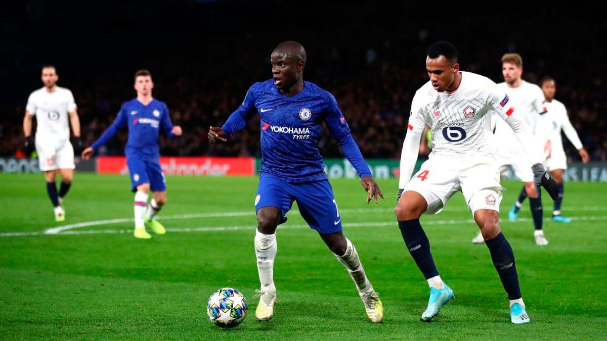 N'Golo Kanté en un partido con el Chelsea en la Champions League