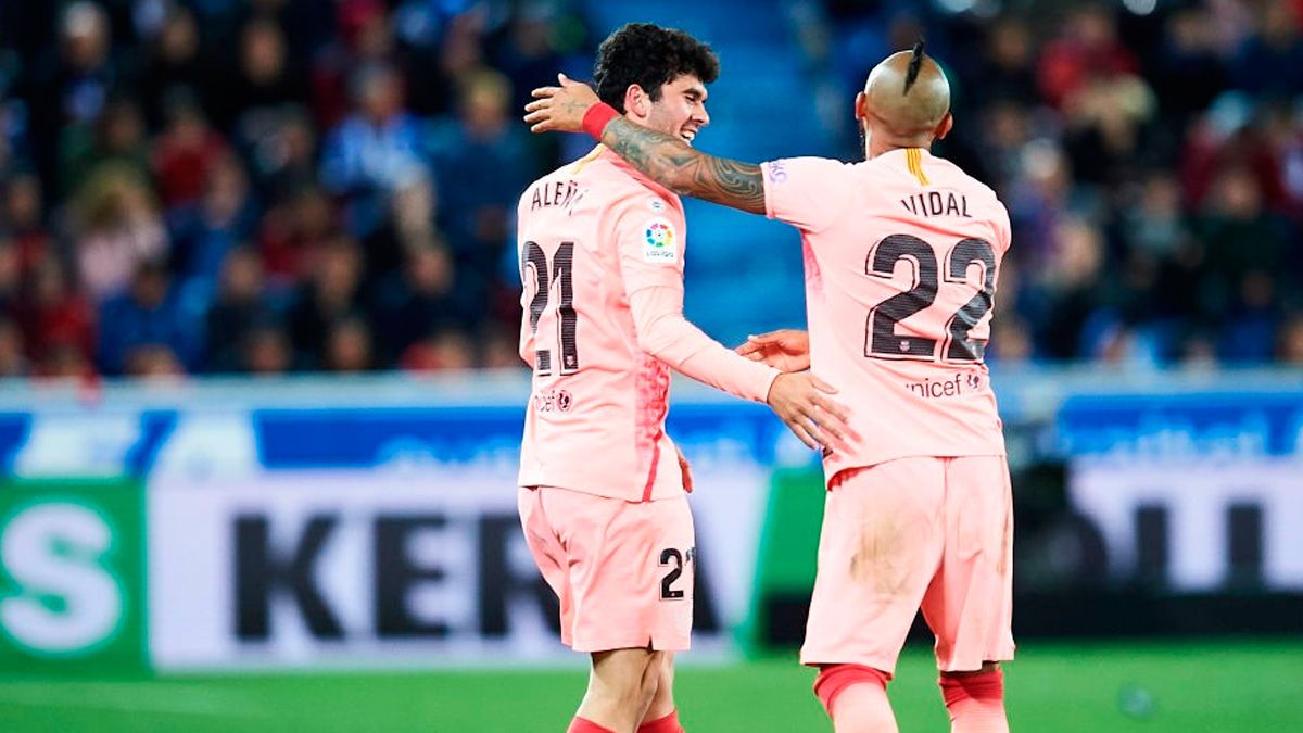 Carles Aleñá and Arturo Vidal in a match of Barça