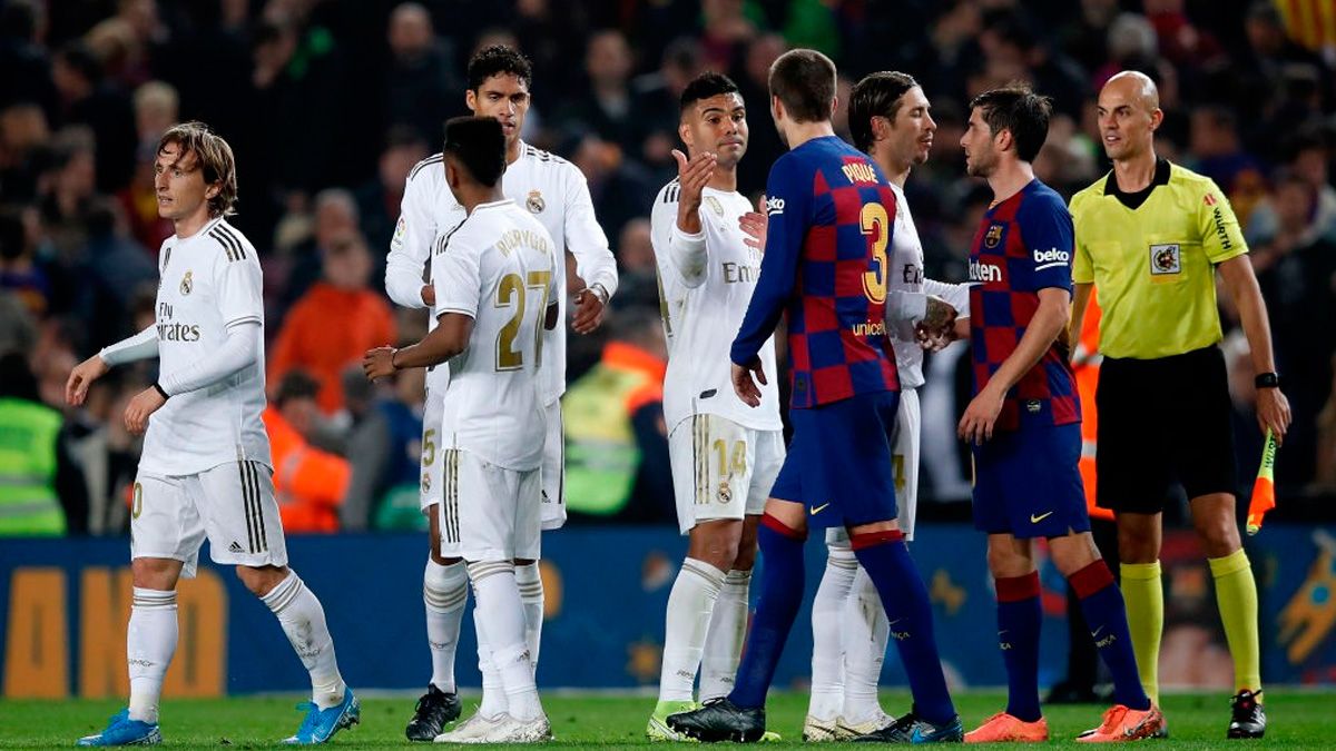 Los jugadores de Barça y Real Madrid tras el primer Clásico de LaLiga 2019-20