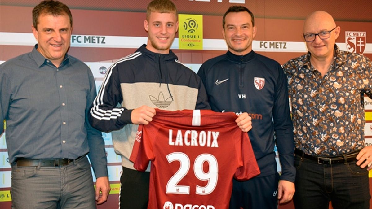 Lenny Lacroix, followed by Barça, after signing his contract renewal with Metz | FCMetz