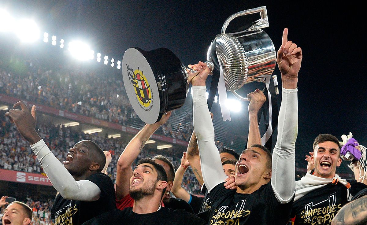 El Valencia, celebrando el título de la Copa del Rey 2018-19
