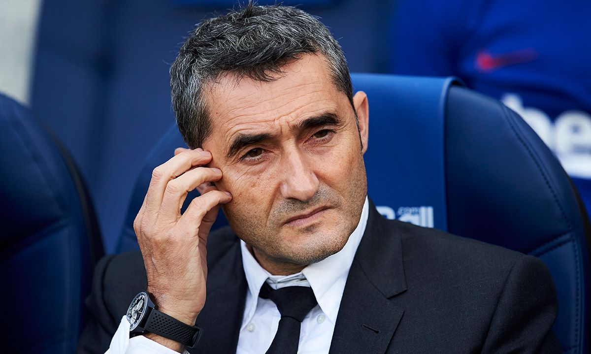 Ernesto Valverde, seated in the bench before a match with the Barça