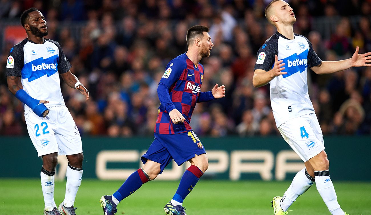 Leo Messi celebrates his goal against the Alavés