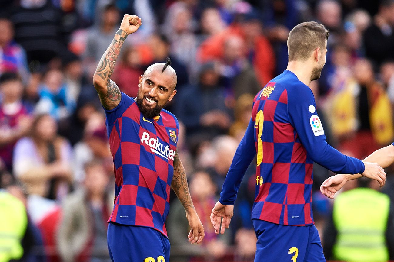 Arturo Vidal celebrates his goal against the Alavés