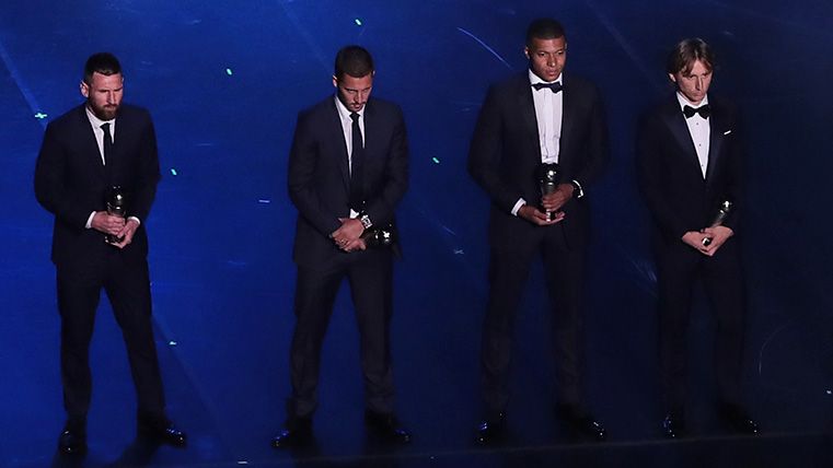 Leo Messi and Kylian Mbappé in a FIFA gala
