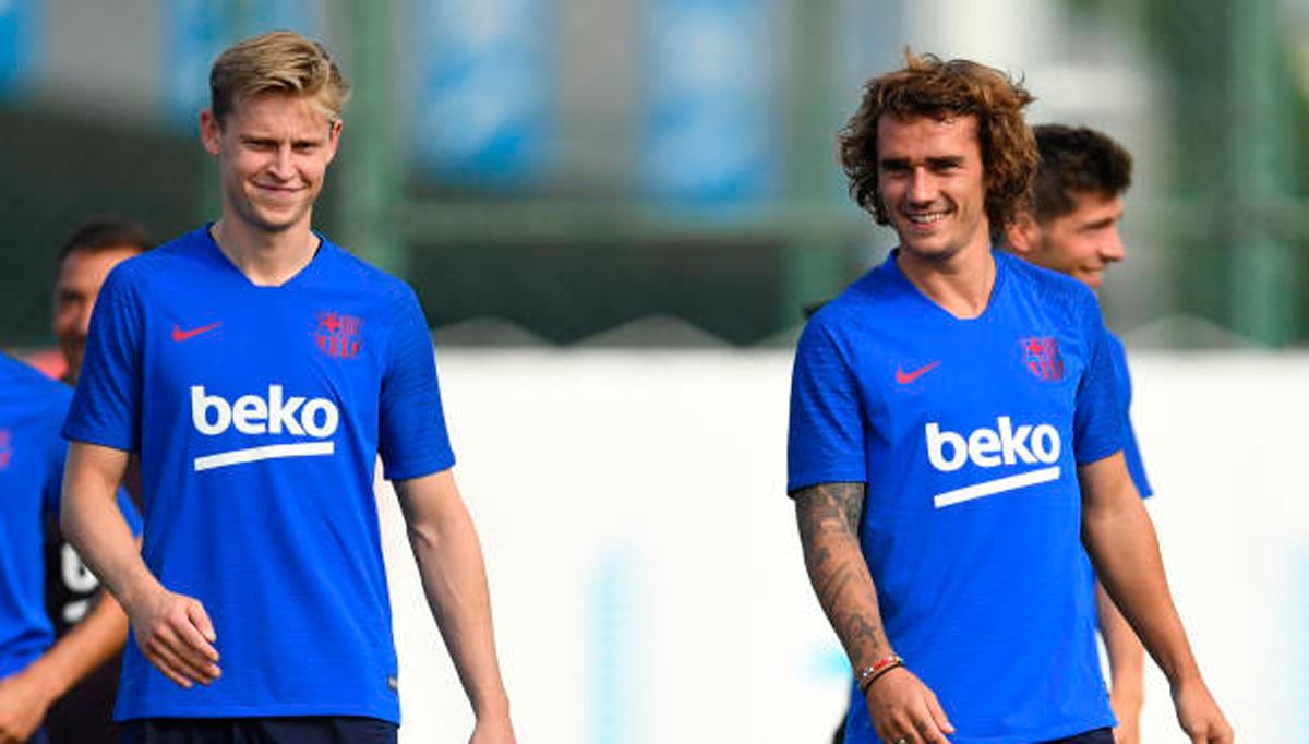 Frenkie de Jong and Antoine Griezmann in a training