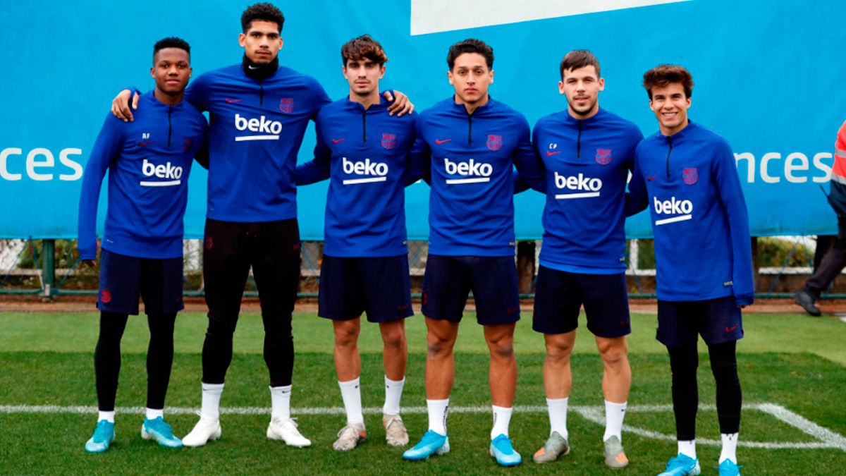 Riqui Puig and several pearls of Barça in a training session | FCB