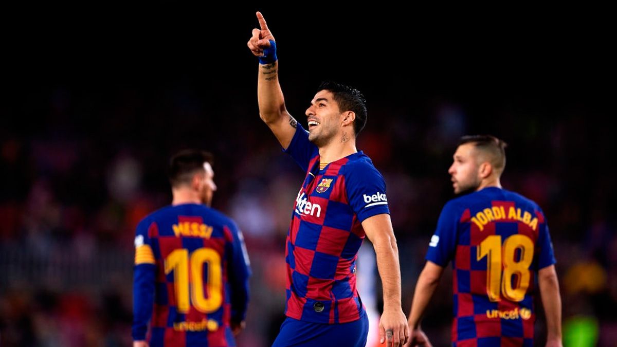 Luis Suárez celebrates a goal with Barça in LaLiga