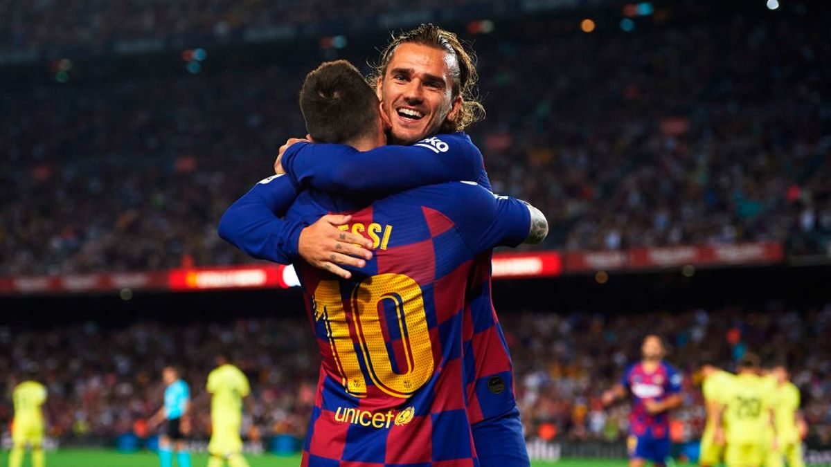 Leo Messi y Antoine Griezmann celebran un gol del FC Barcelona
