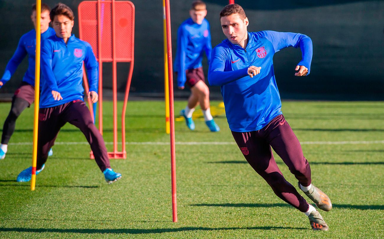 Abel Ruiz in a training with the filial
