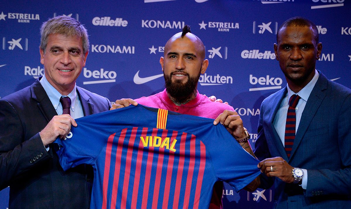 Arturo Vidal, presented with the FC Barcelona in an image of archive