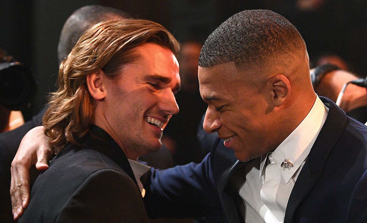 Antoine Griezmann and Kylian Mbappé, embracing in the Golden Ball 2019