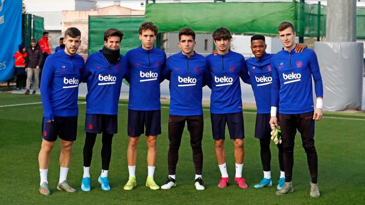 Varios jugadores del Barça B en un entrenamiento del primer equipo | FCB
