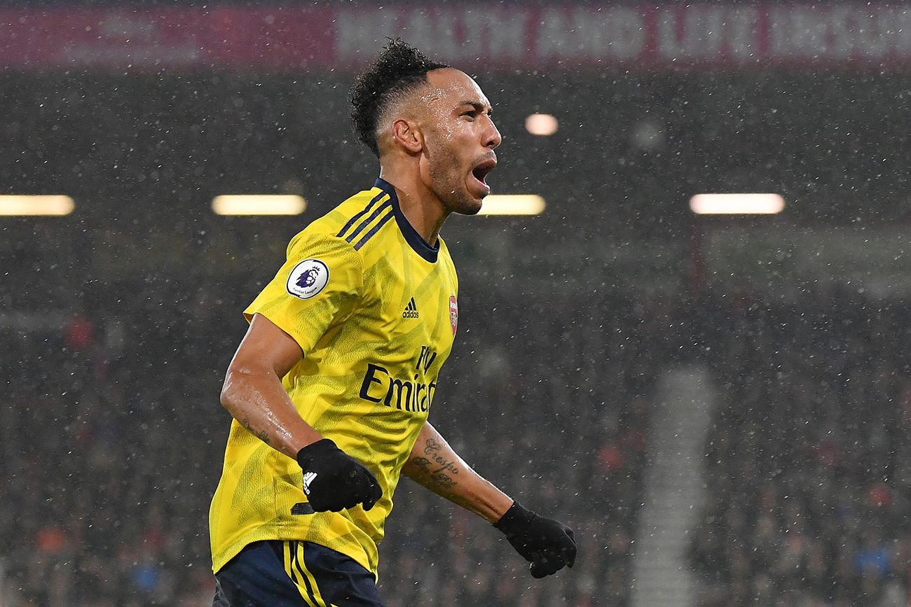 Aubameyang Celebrates a goal with the Arsenal