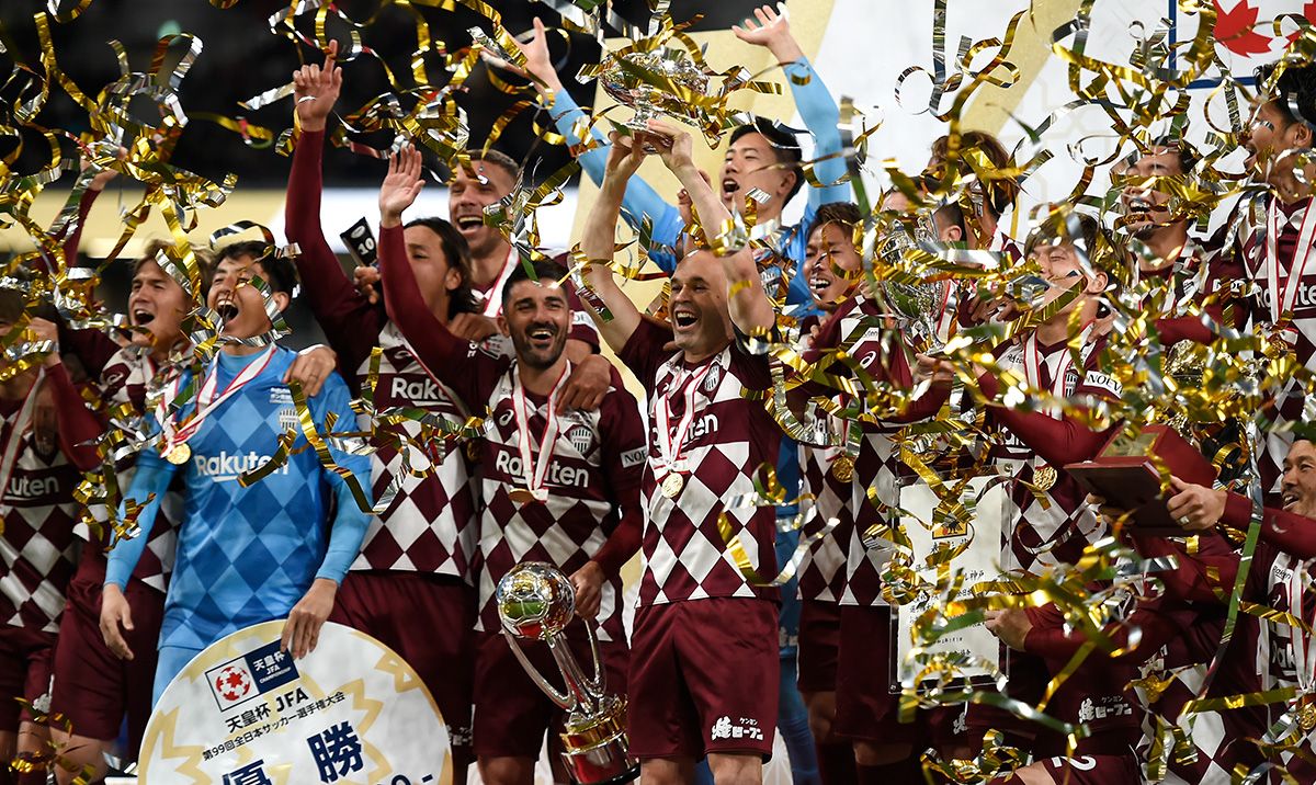 Andrés Iniesta, celebrating his first title with the Vissel Kobe