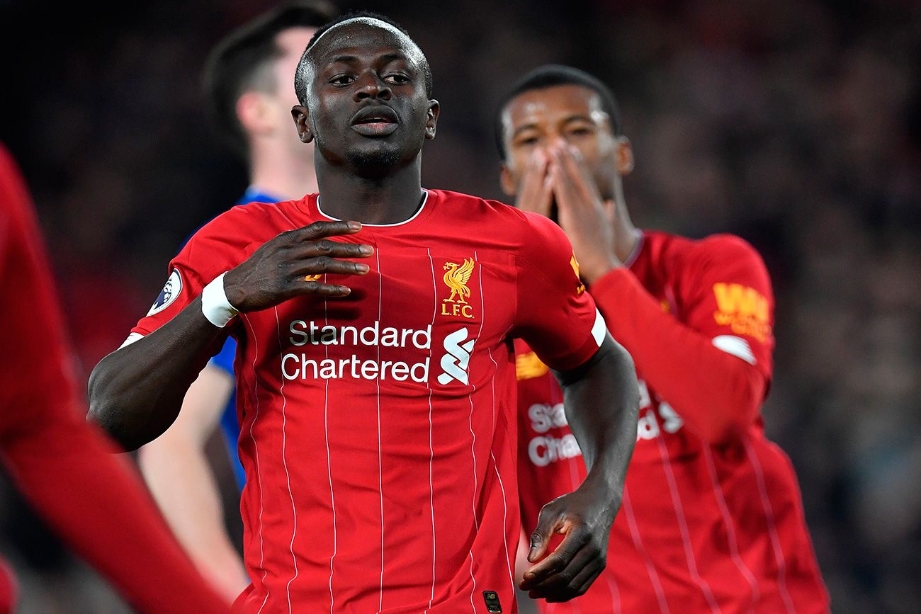 Sadio Mané Celebrates a goal with the Liverpool