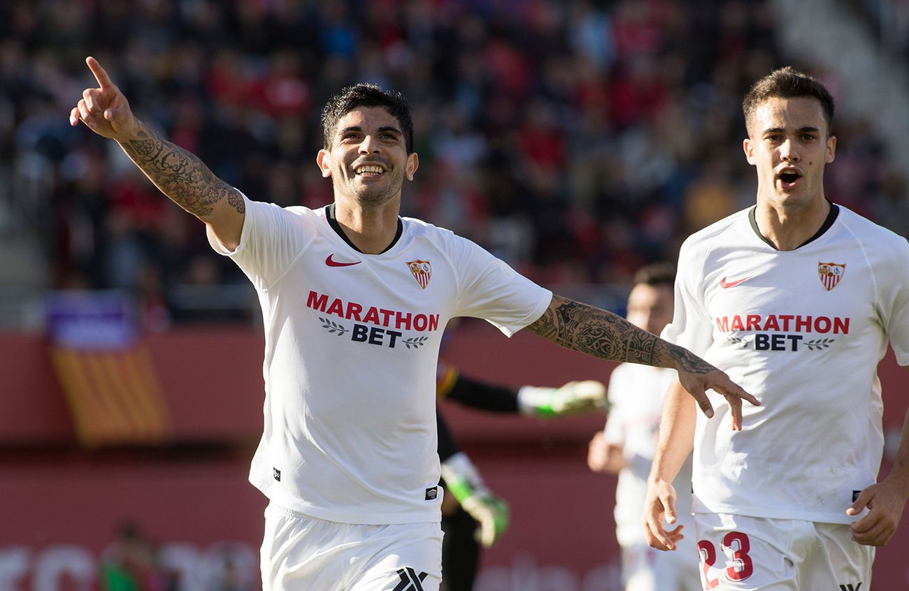 Banega celebra un gol con el Sevilla