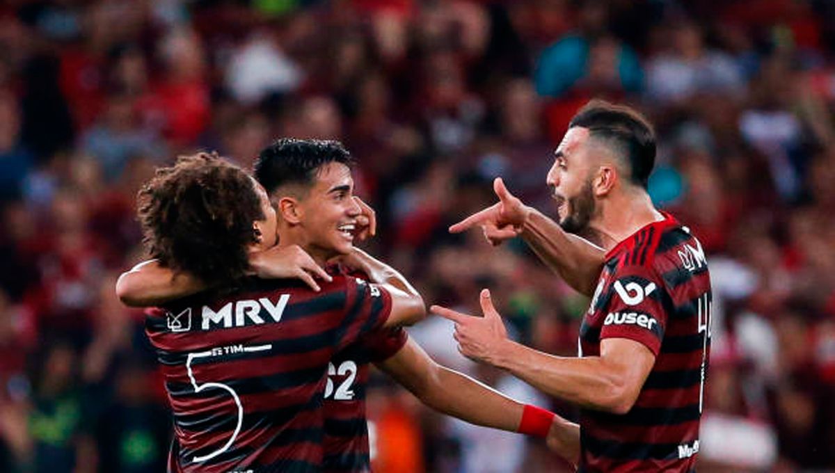 Reinier celebrando un gol con el Flamengo