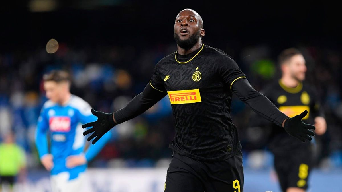 Romelu Lukaku celebrates a goal in the Napoli-Inter Milan