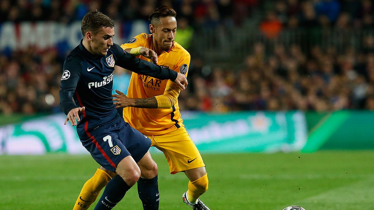 Antoine Griezmann and Neymar in a Barça-Atlético de Madrid