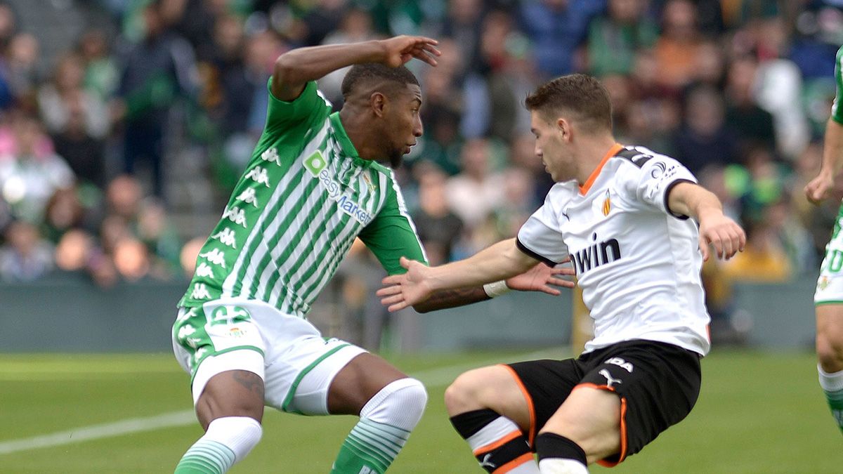 Emerson, possible target of Barça, in a match of Real Betis
