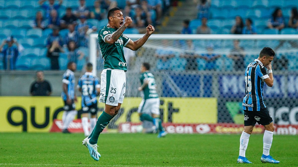 Matheus Fernandes, target of Barça, celebrates a goal of Palmeiras