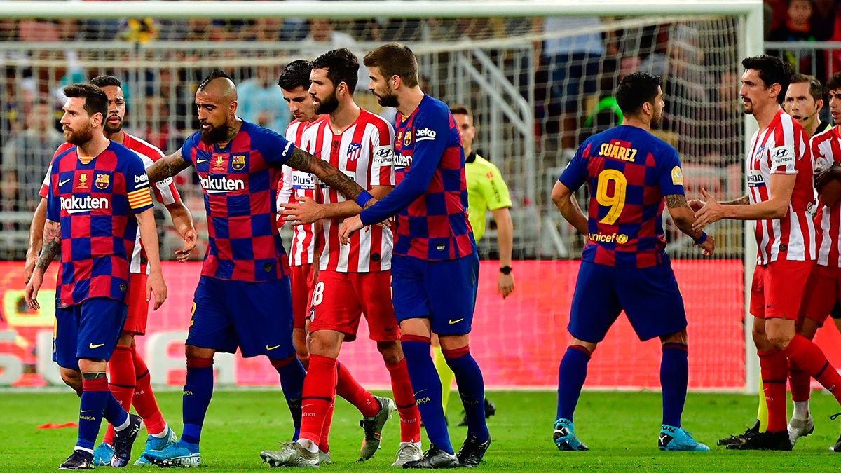 Los jugadores del Barça durante la semifinal de la Supercopa de España