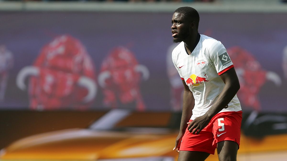 Dayot Upamecano, possible target of FC Barcelona, in a match of Leipzig