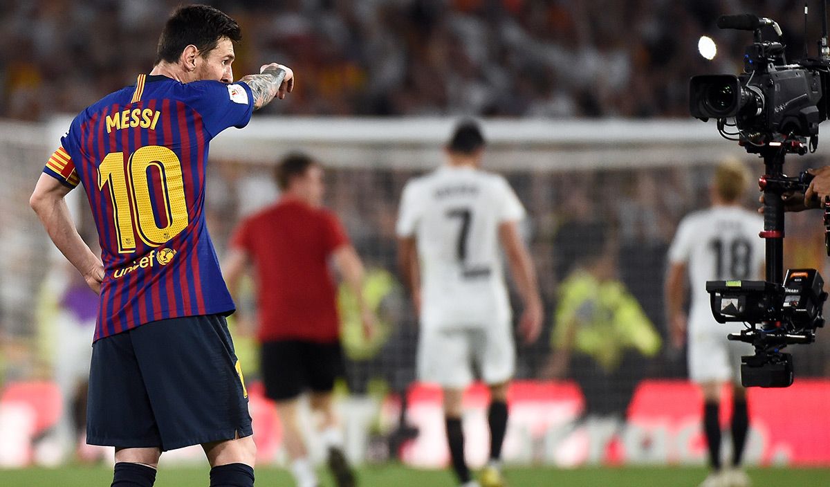 Leo Messi, cabizbajo tras perder la final de Copa del Rey ante el Valencia