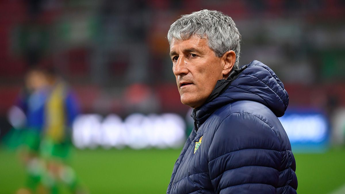 Quique Setién en un partido del Real Betis