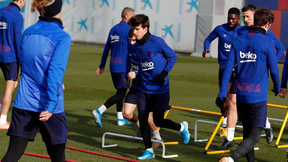 Riqui Puig in a Barça's first team training session | FCB