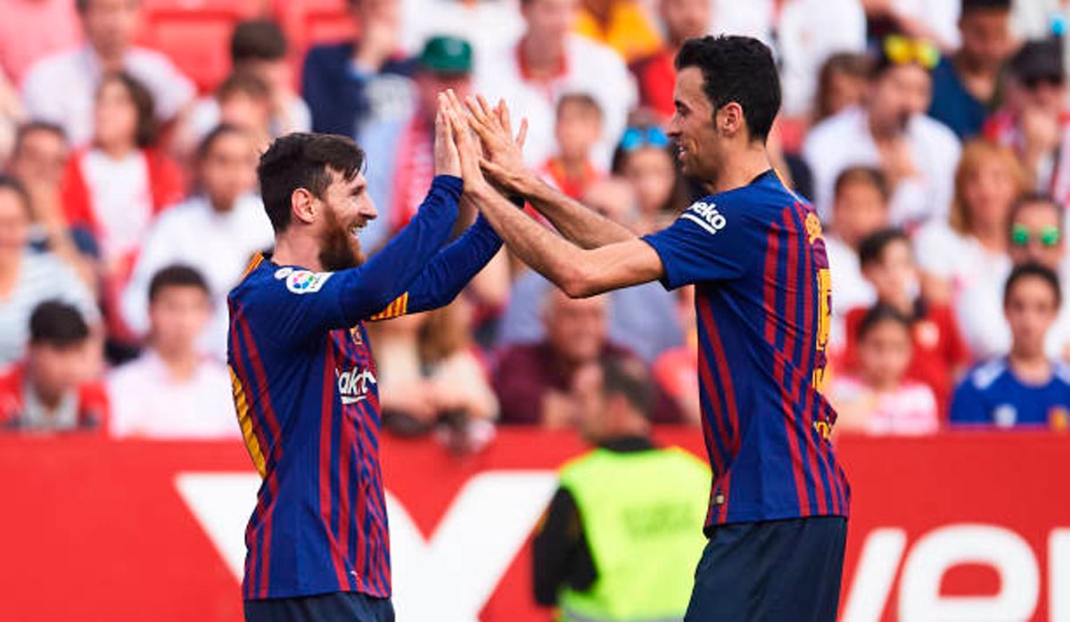 Leo Messi beside Sergio Busquets