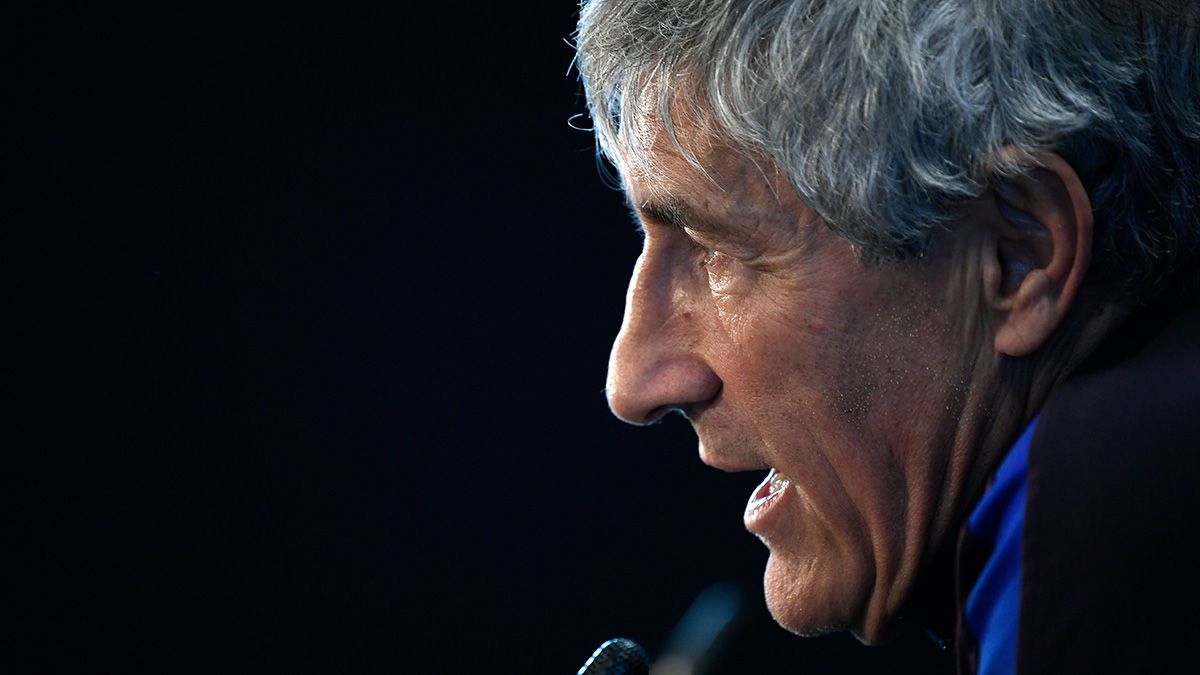 Quique Setién in a press conference of Barça