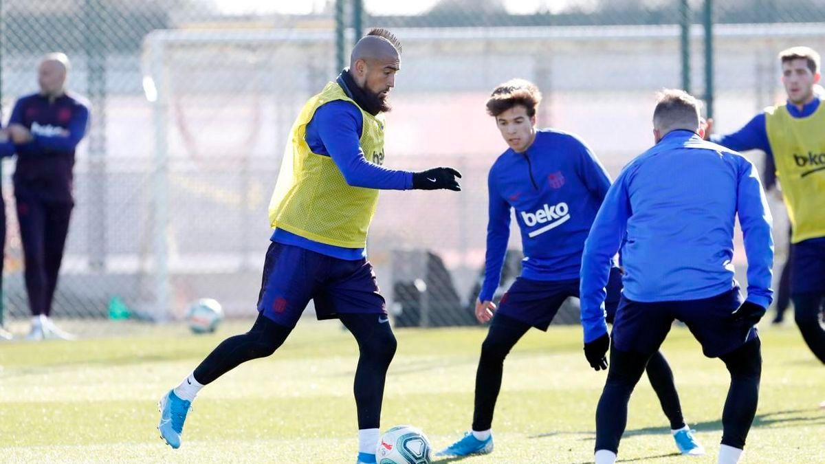 Arturo Vidal, objetivo del Inter de Milán, en un entrenamiento del Barça | FCB